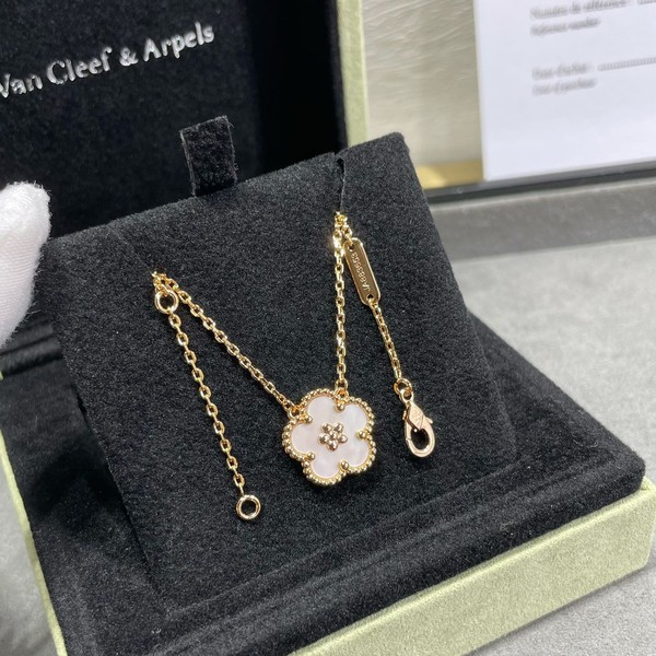 반클리프 럭키 스프링 목걸이