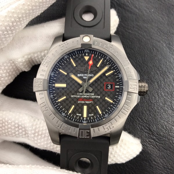 브라이틀링 어벤저 블랙버드  44mm