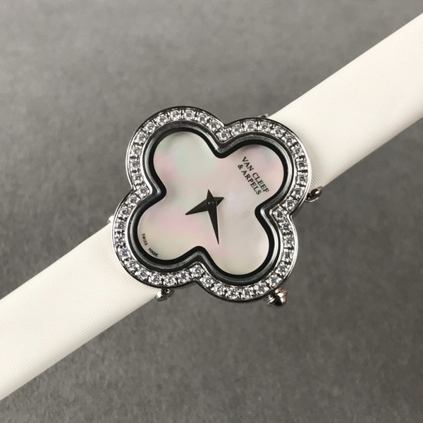 반클리프 앤 아펠 스몰 알함브라 오닉스 화이트