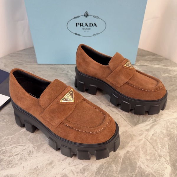 프라다 모놀리스 스웨이드 로퍼