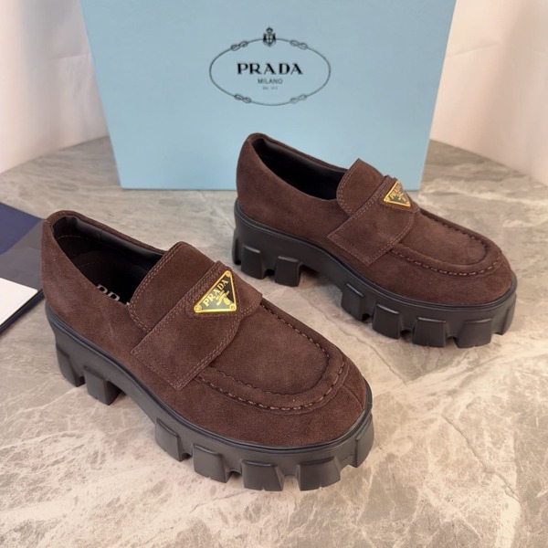 프라다 모놀리스 스웨이드 로퍼