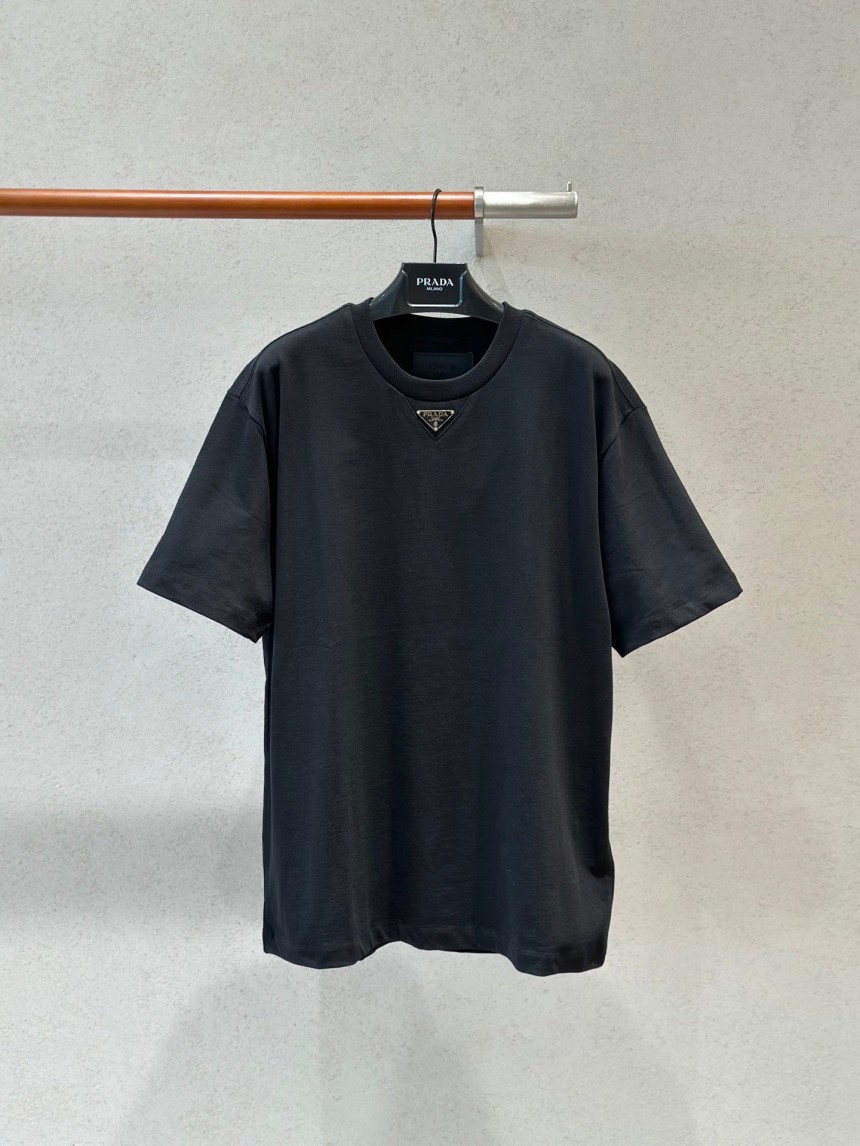 프라다 삼각 로고 패치 티셔츠