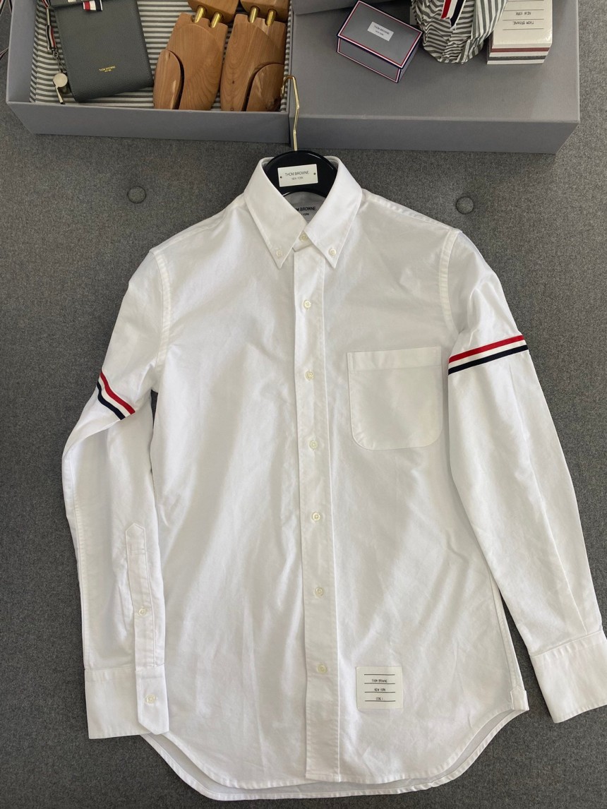 톰브라운 암밴드 셔츠