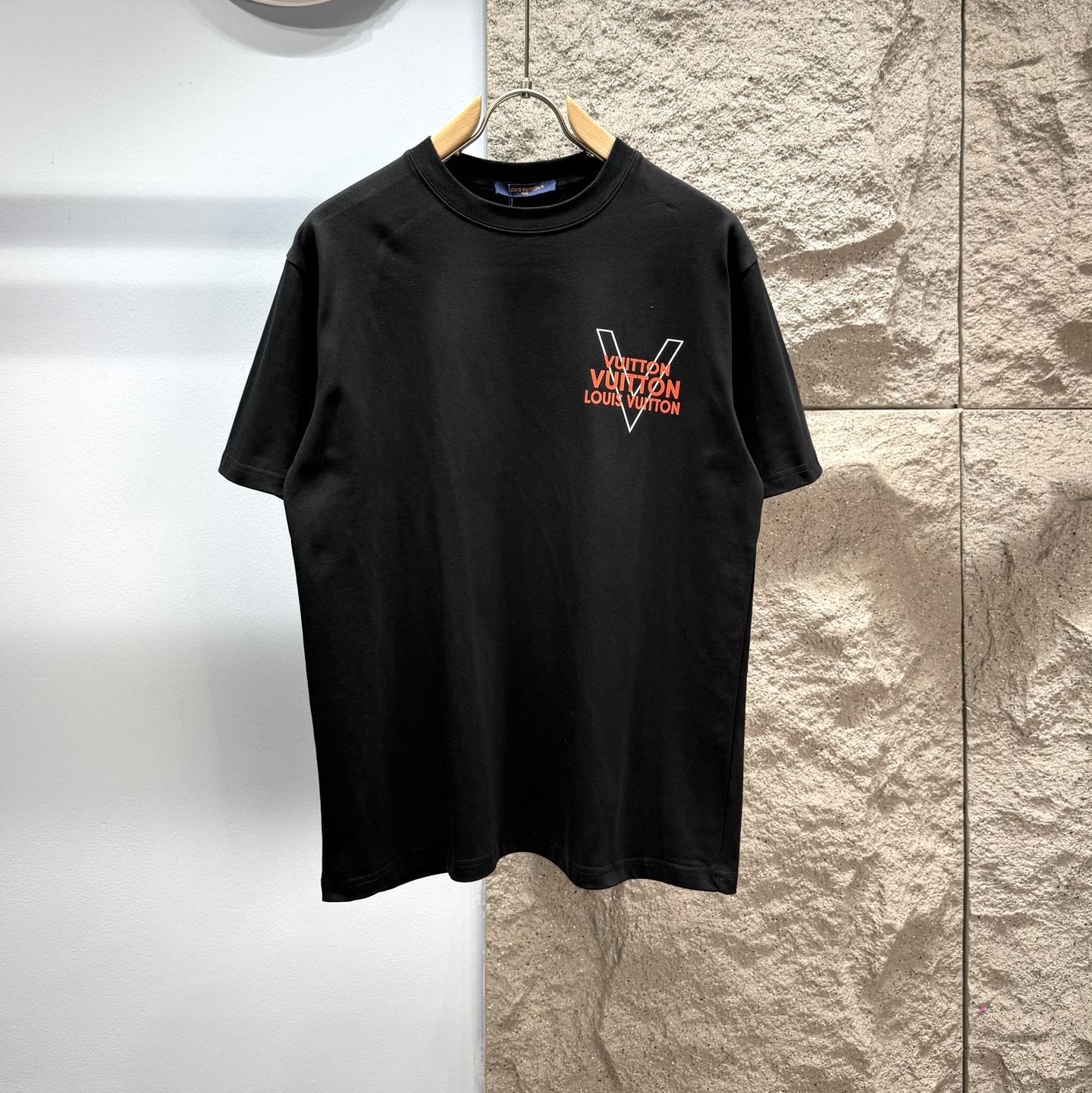 루이비통 V 티셔츠 (2종)