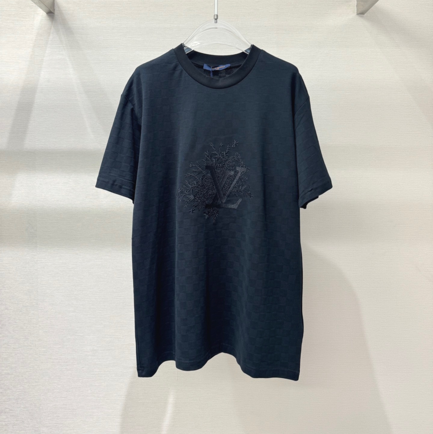 루이비통 엠브로이더드 시그니처