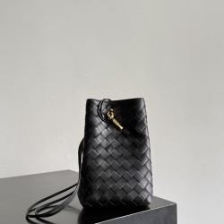 보테가 베네타 폰 피우치