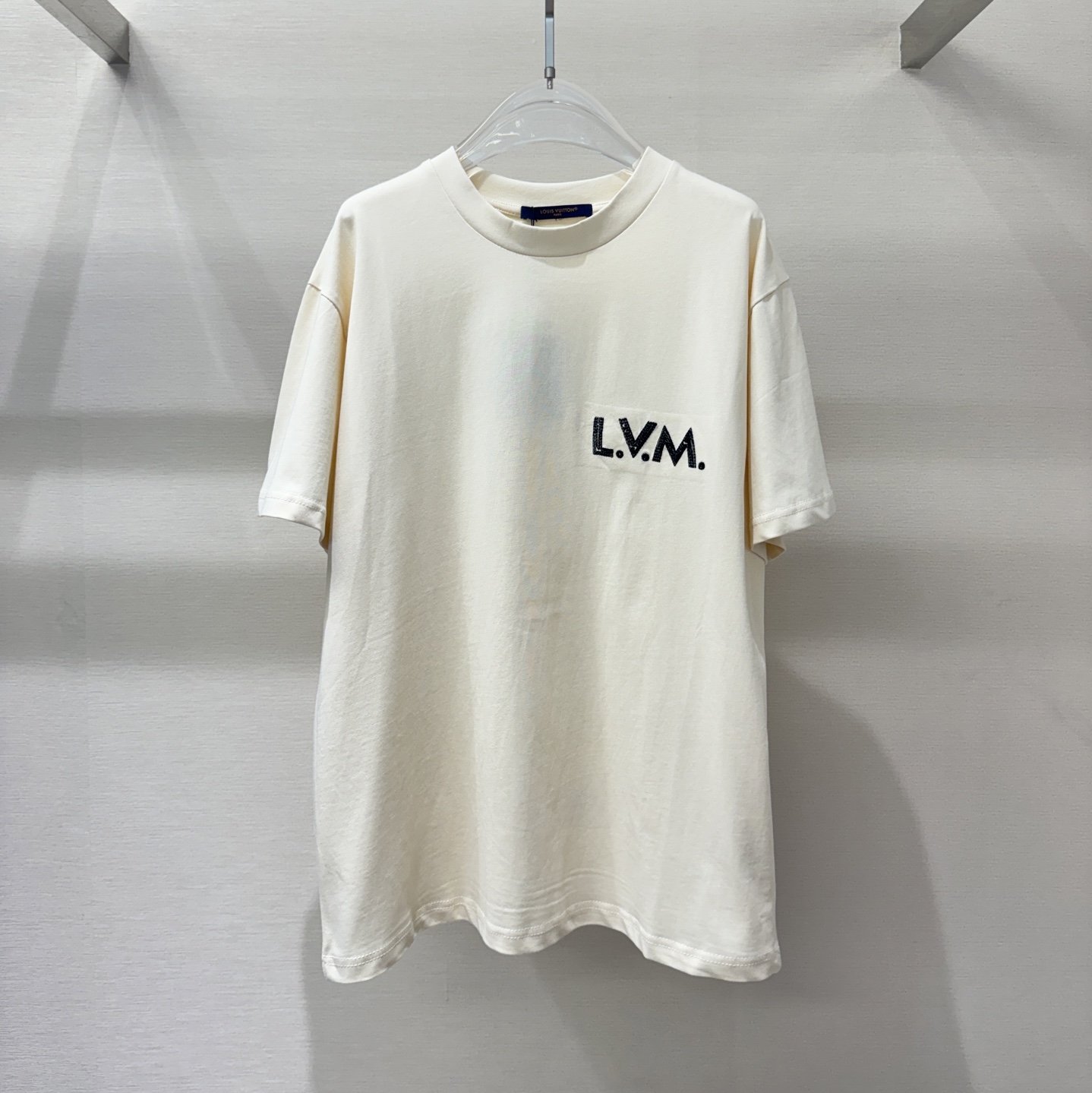 루이비통 엠브로이더드 시그니처