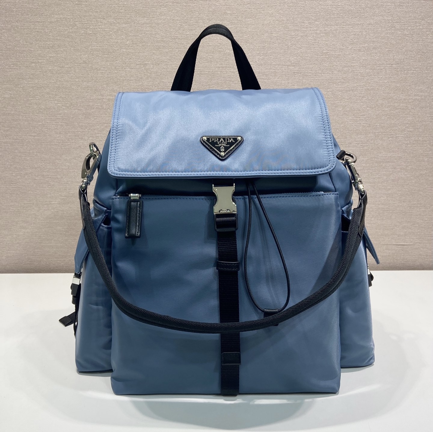 프라다 익스플로어 나일론 백팩 2VZ118