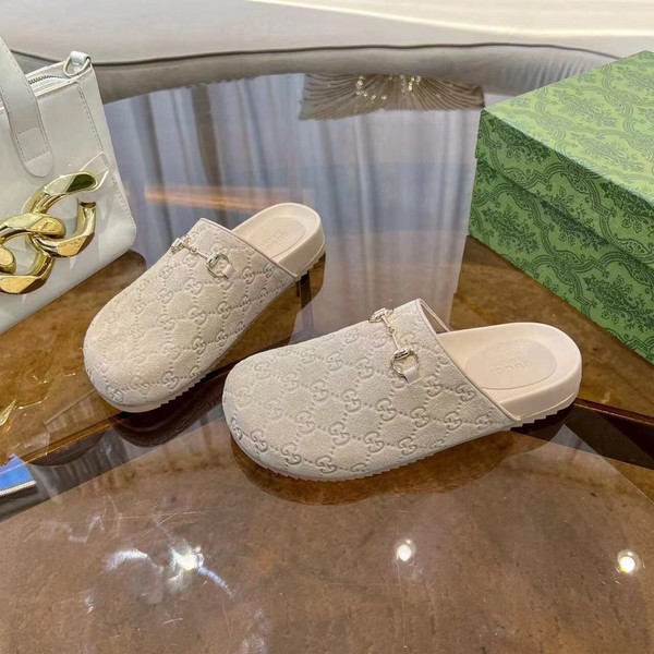 구찌 스웨이드 뮬 샌들