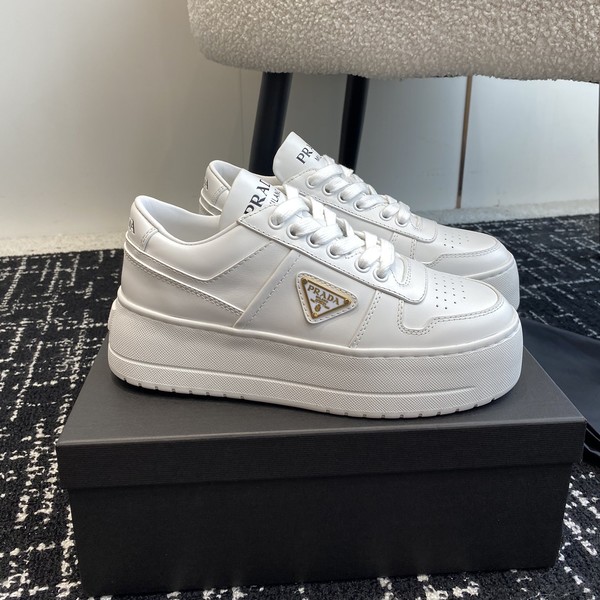 프라다 다운타운 볼드 가죽 스니커즈