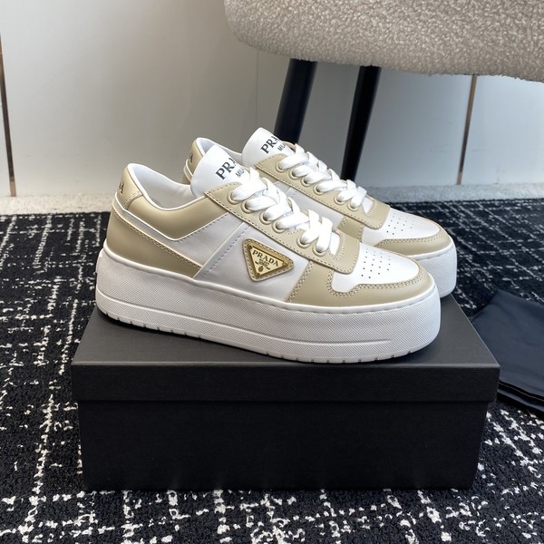 프라다 다운타운 볼드 가죽 스니커즈