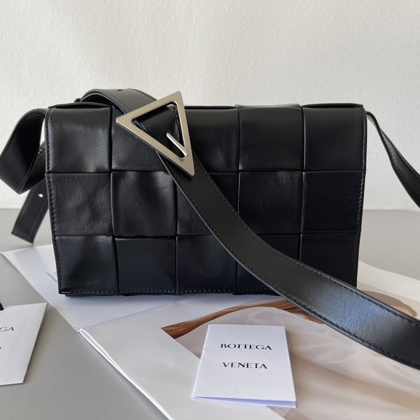 보테가베네타 인트레치아토 패러킷 카세트백