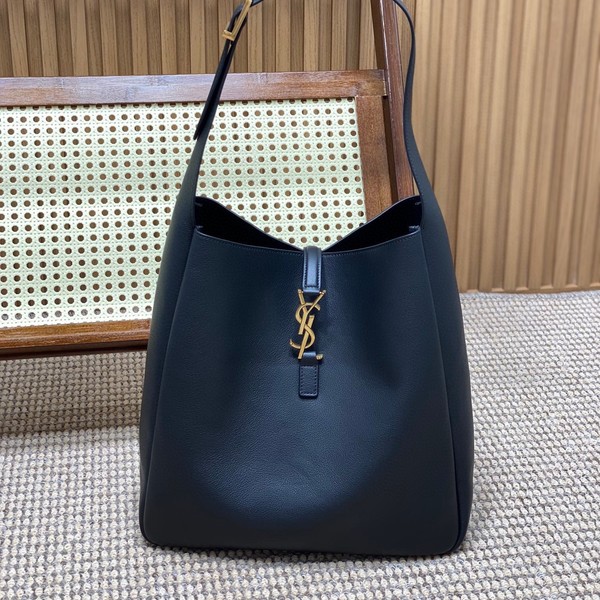 생로랑 LE5A7 호보백