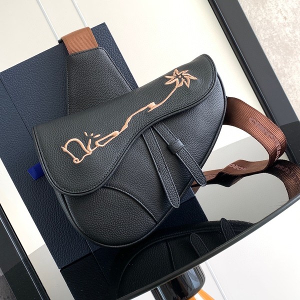 디올 x CACTUS JACK 새들백 26