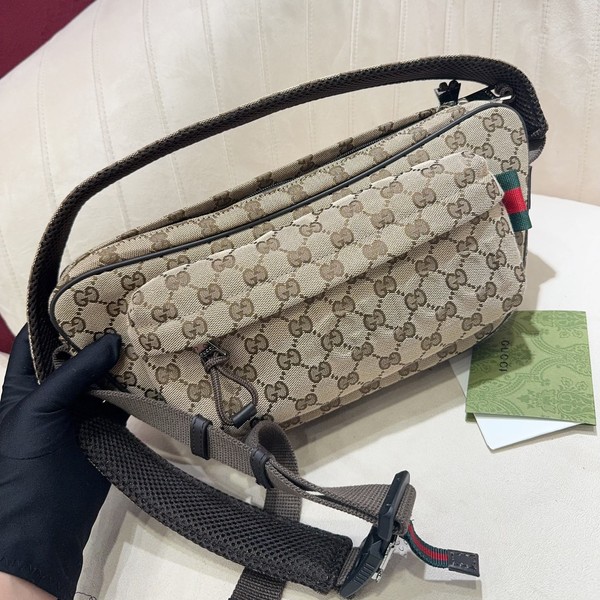 구찌 스몰 크로스 바디 백 802096