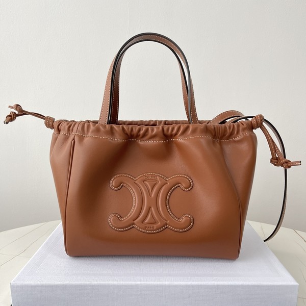 셀린느 트리옴페 드로스트링 토트 111013DU3.04LU