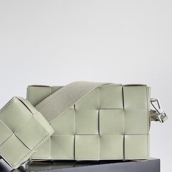 보테가베네타 버서타일 스트랩 카세트백