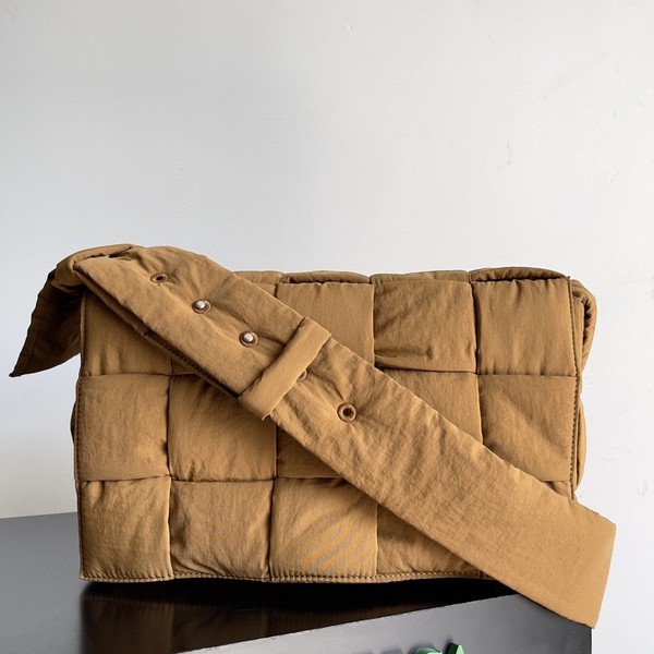 보테가 베네타 필로우 카세트 크로스 41