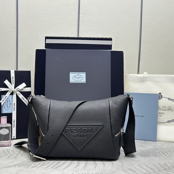 프라다 삼각로고 엠보싱 숄더백 2VH165