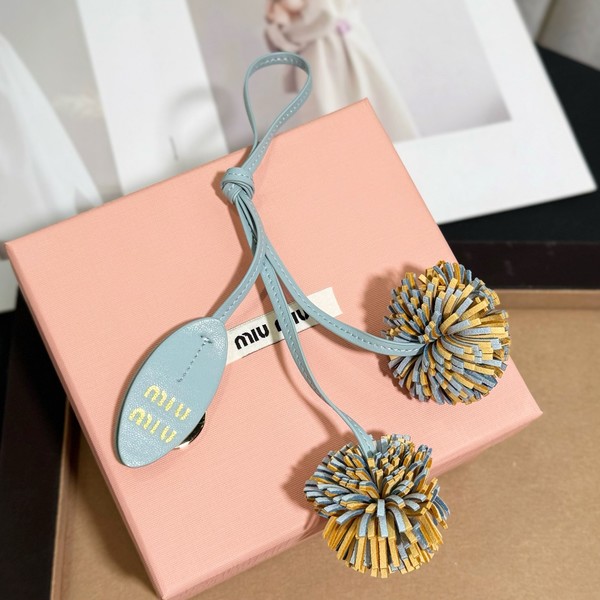 미우미우 트릭 나파 가죽 백 참