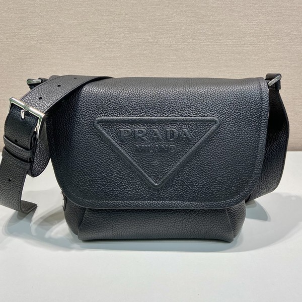 프라다 레더 엠보싱 로고 크로스 2VD056