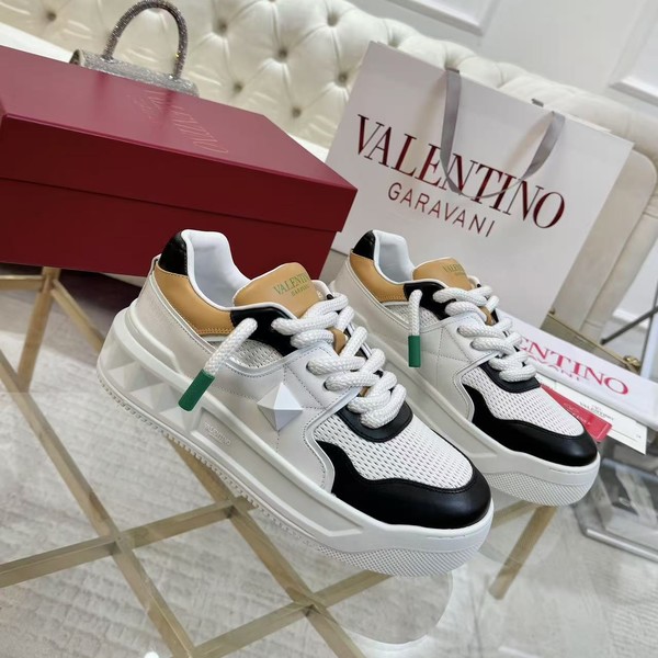 발렌티노 원스터드 스니커즈