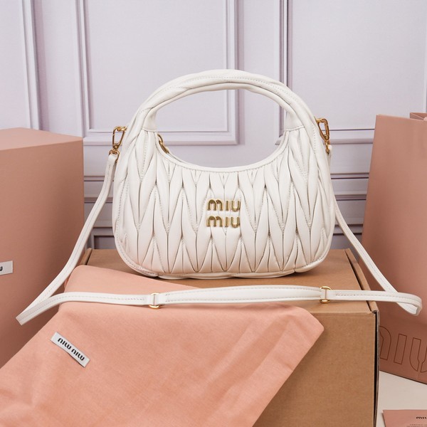 미우미우 완더 마테라쎄 나파 호보백 5BC125