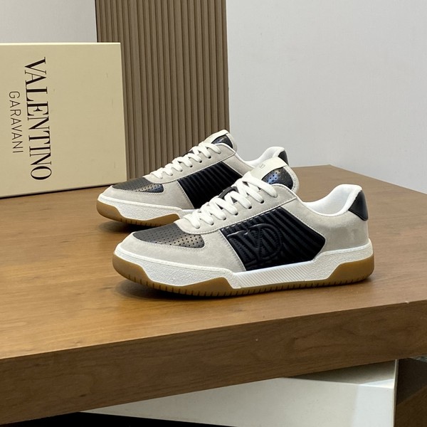 발렌티노 원스터드 스니커즈