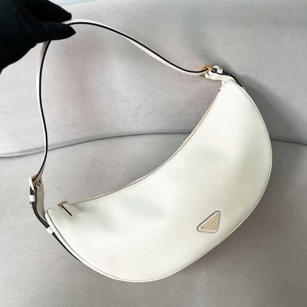 프라다 드뮈룬 하프문 레더 라지 숄더백 1BC255