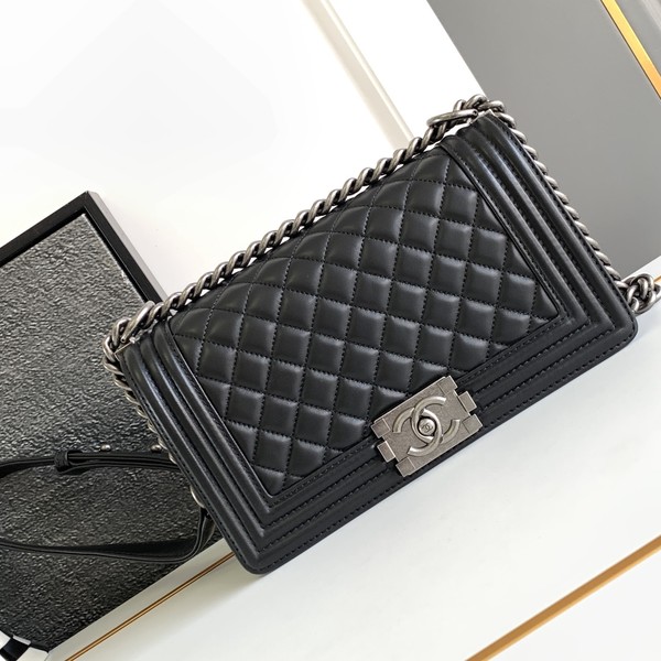 샤넬 보이백 미디움 램스킨 보이 A67086