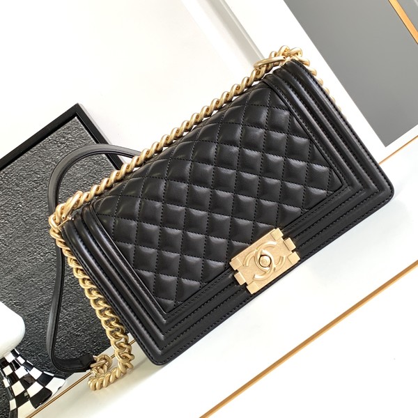 샤넬 보이백 미디움 램스킨 보이 A67086