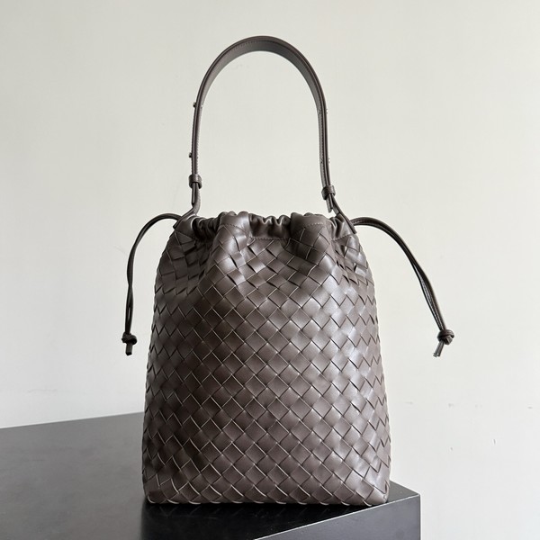 보테가베네타 25FW 버킷백 비블리오테카