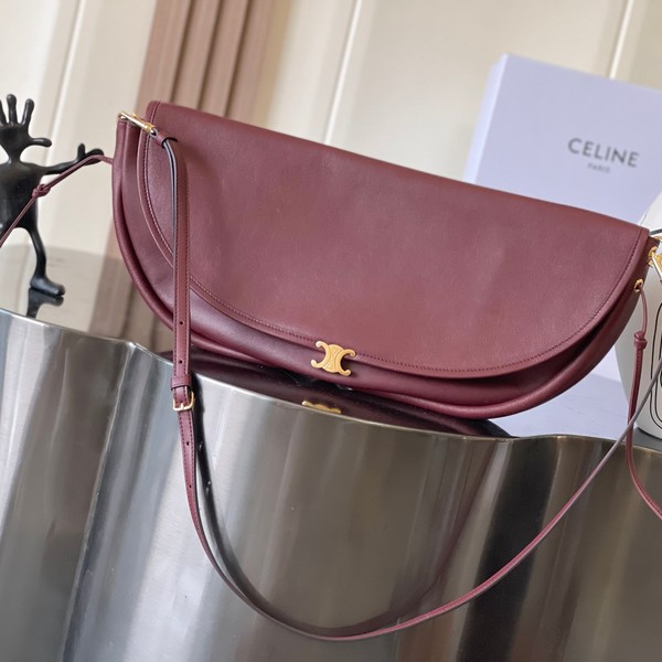 셀린느 트리옹프 하프문 소프트 베사체 124142