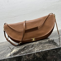 셀린느 트리옹프 하프문 소프트 베사체 124142