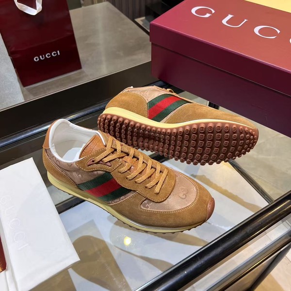 구찌 리-모션 스웨이드 스니커즈