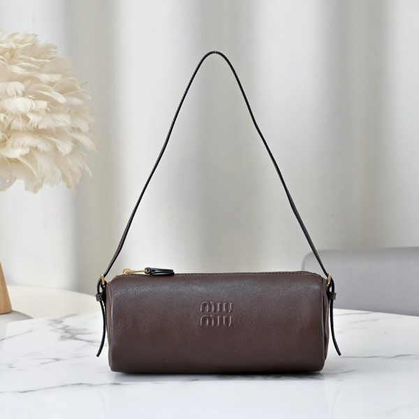 미우미우 나파 가죽 파우치 숄더 5NE851