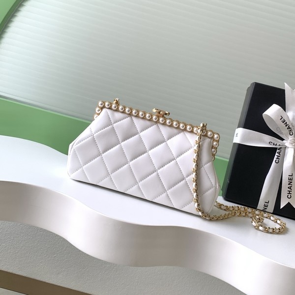 샤넬 26C 크루즈 진주 체인 클러치 이브닝백 AS5912
