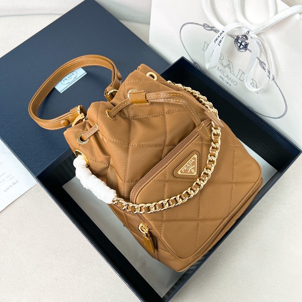 프라다 퀼팅 나일론 체인 버킷백 1BH038