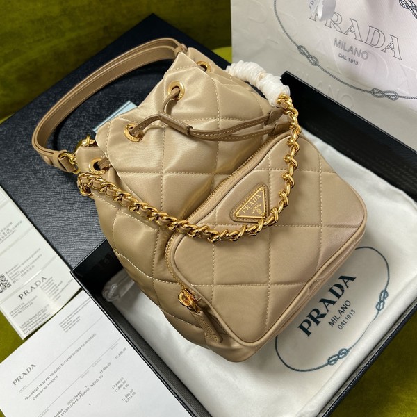 프라다 퀼팅 나일론 체인 버킷백 1BH038