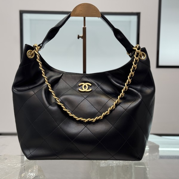 샤넬 26C 크루즈 맥시 호보 라지 메탈 카프스킨 AS5978