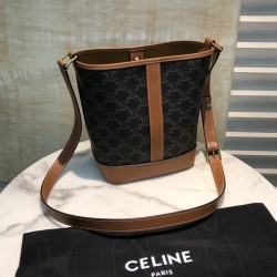 셀린느 트리오페 캔버스 스몰 버킷백 탠