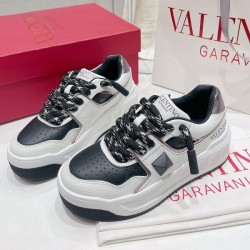 발렌티노 원스터드 블랙 화이트