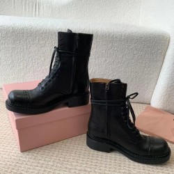 미우미우 블랙 워커