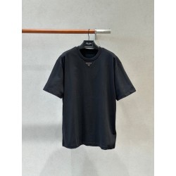 프라다 삼각 로고 패치 티셔츠
