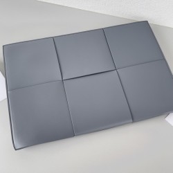 보테가베네타 클러치