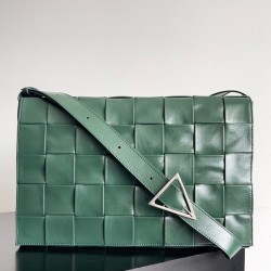 보테가 베네타 맥시 카세트 크로스백