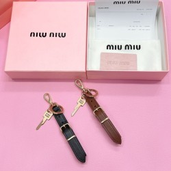 미우미우 레더 키링 트릭