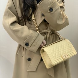 샤넬 보이백 미디움 캐비어 보이백