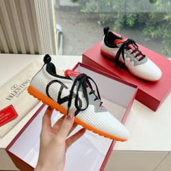 발렌티노 크로마톤 펀칭 나파 스니커즈