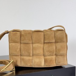 보테가베네타 스웨이드 카세트 백